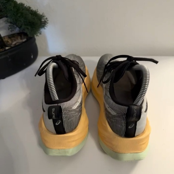 Asics Women's Athletic Shoes - Gray and Yellow - Picture 4 of 6